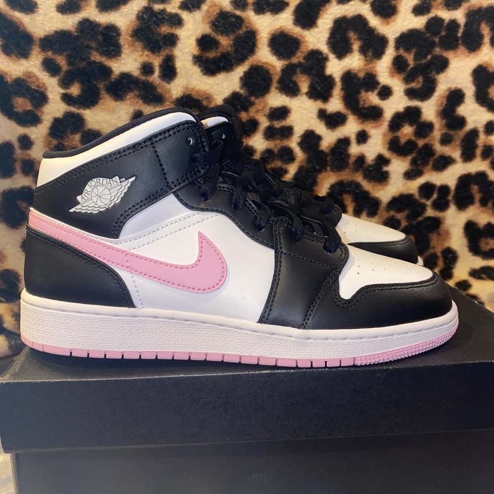 Air Jordan 1 Arctic Pink